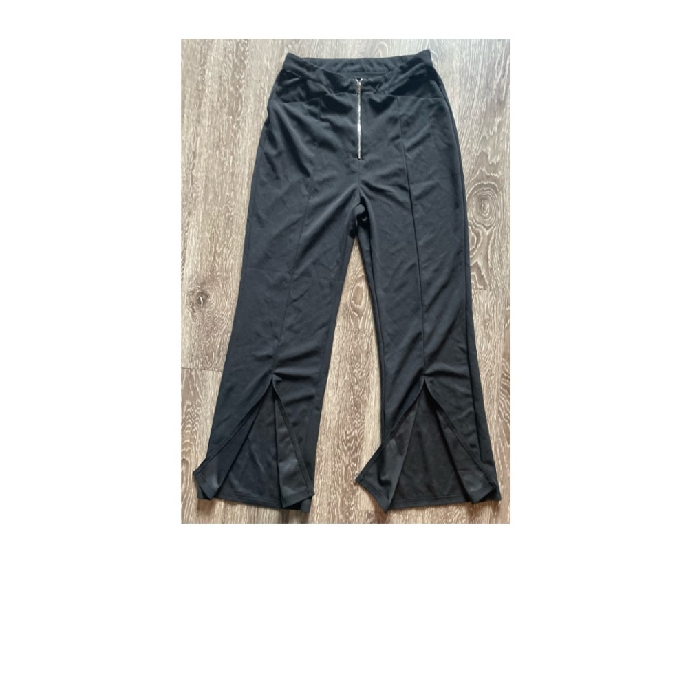NWOT BLACK PULL ON PANTS WITH ZIPPER FRONT AND COOL DETAILS! - Picture 3 of 7